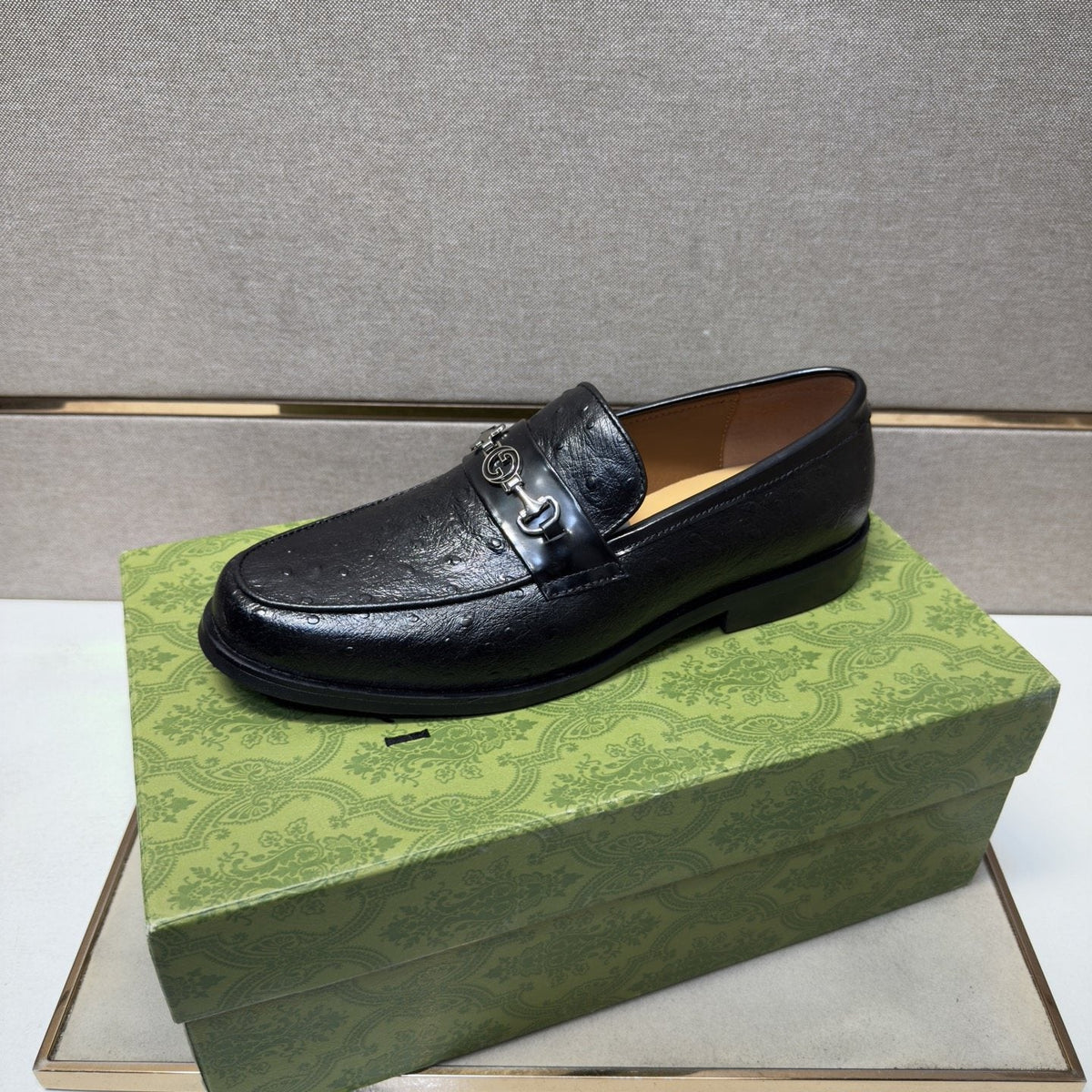 Gucci Black Textured Bit Loafers — front