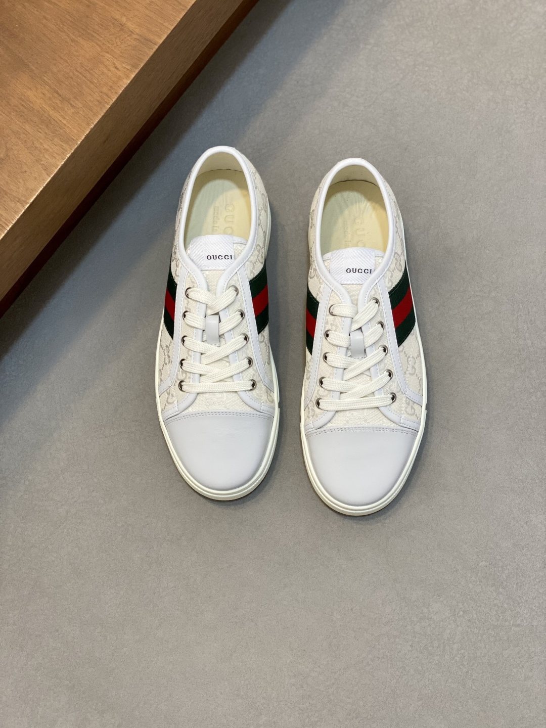 Gucci Green-Red Stripe Low-Top Sneakers — front