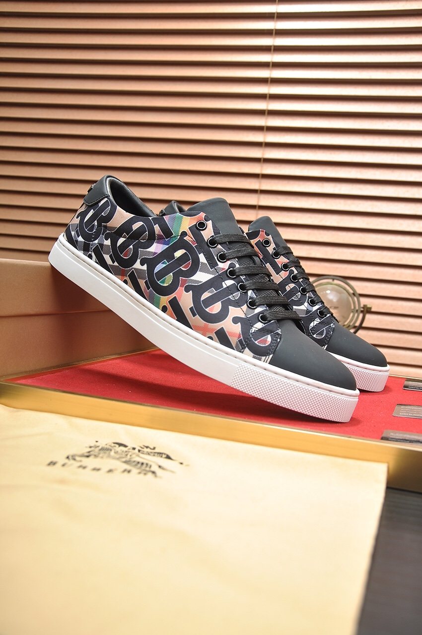 Burberry Patterned Low-Top Sneakers — side